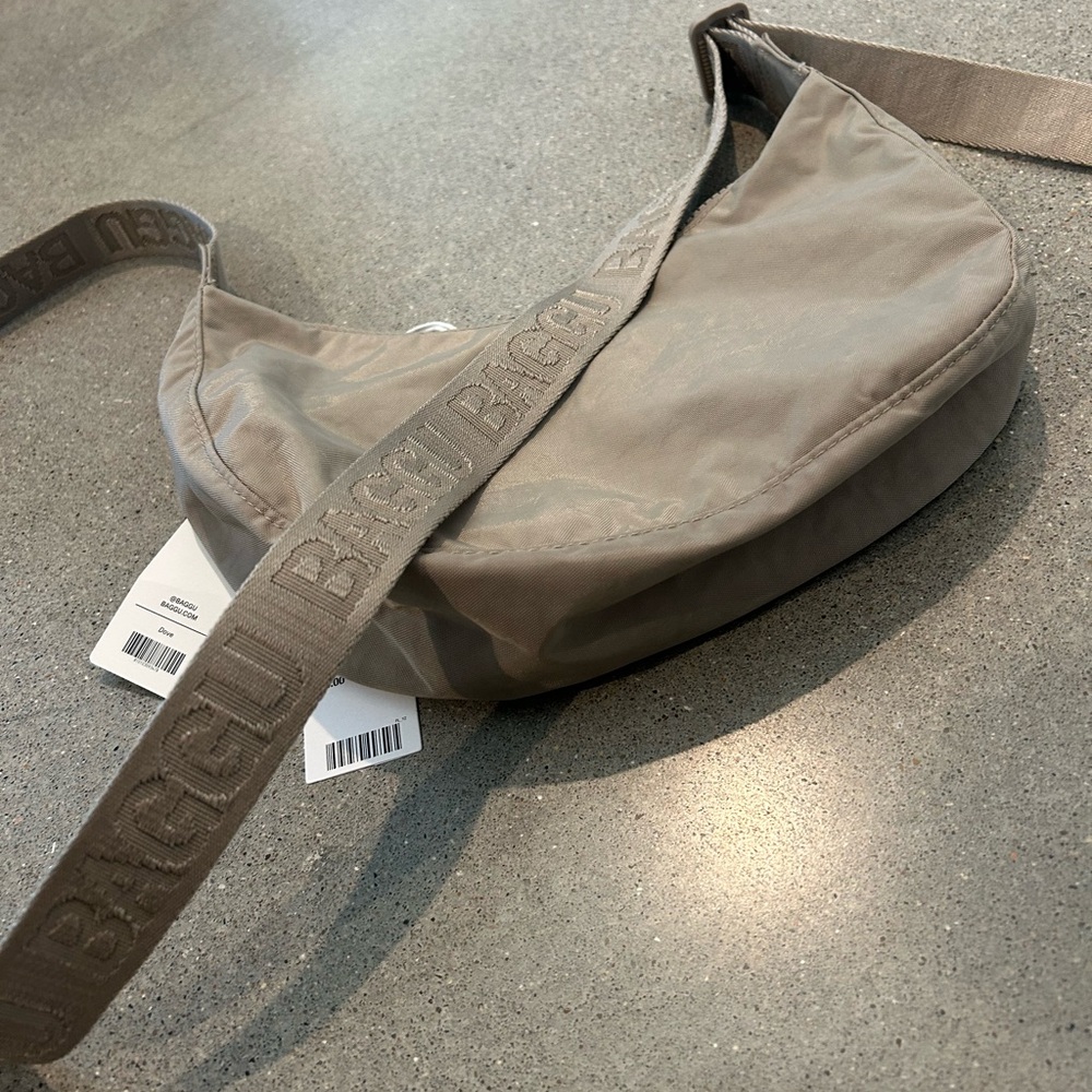 BAGGU Dove Nylon Crossbody Bag - Picture 2 of 4